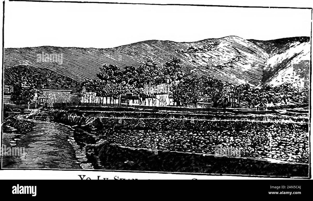 Stampa commerciale geografia della Cina . GRAPHY DELLA CINA eseguito da Hankow a Changsha. Quando l'acqua è bassa, steamlaunches eseguito dalla Changsha a Chenglingchow (JJ ^ ^), trattato nearthe porto di Yochow {^ &gt;M M) per soddisfare Yangtse vaporizzatori. Siangtan (SB M !è una città commerciale sul fiume Siang,a sud di Changsha. Changteh (^ ^ J^), nei pressi della foce del fiume Yuan westof Tung Ting lago, ha scambi con Hupeh, Kweichow/andSzechwan. In alcuni periodi dell'anno, piccolo piroscafo fromHankow vela per Changteh. Changteh è l'uscita per la valle del fiume Yiian. Questo fiume è difficile navigare, whic Foto Stock