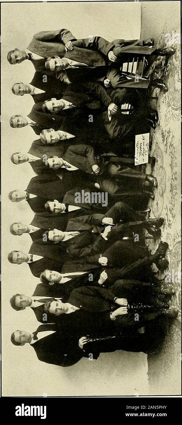Jambalaya [yearbook] 1909 . Sigma Nu. PHI BETA CAPITOLO. IN FACOLTÀ.Il Dott. È.MiMKK Dyer. Il dott. J. M. B.vtchelor. Accademico. John Villi.m Brandon, Jr. Overton C.^de, Jr.Charles Edward Dunbar, Jr. Morton Hubert Judd.Thom.s Baker Smith. Nolan C. Schroeder. Legge.hit.H Miller Wilkinsijn. Carey E. McMaster. MEDICAL. Edward D.y. .I.vax H. Lafargue. W. 1.. McIiiicRSON. WiM.iAM David Phillips. McCain Robinson. N. C. v^^iiackelford. Warren Fielding Scott. Howard Sevier argilla. RuFus Clyde Webb, Jr. William T. Weissinger. Dandridge Payne West. 185. Sigma Nu elenco capitolo. Prima divisione. Pi.-1884. I,chi.i;h U Foto Stock