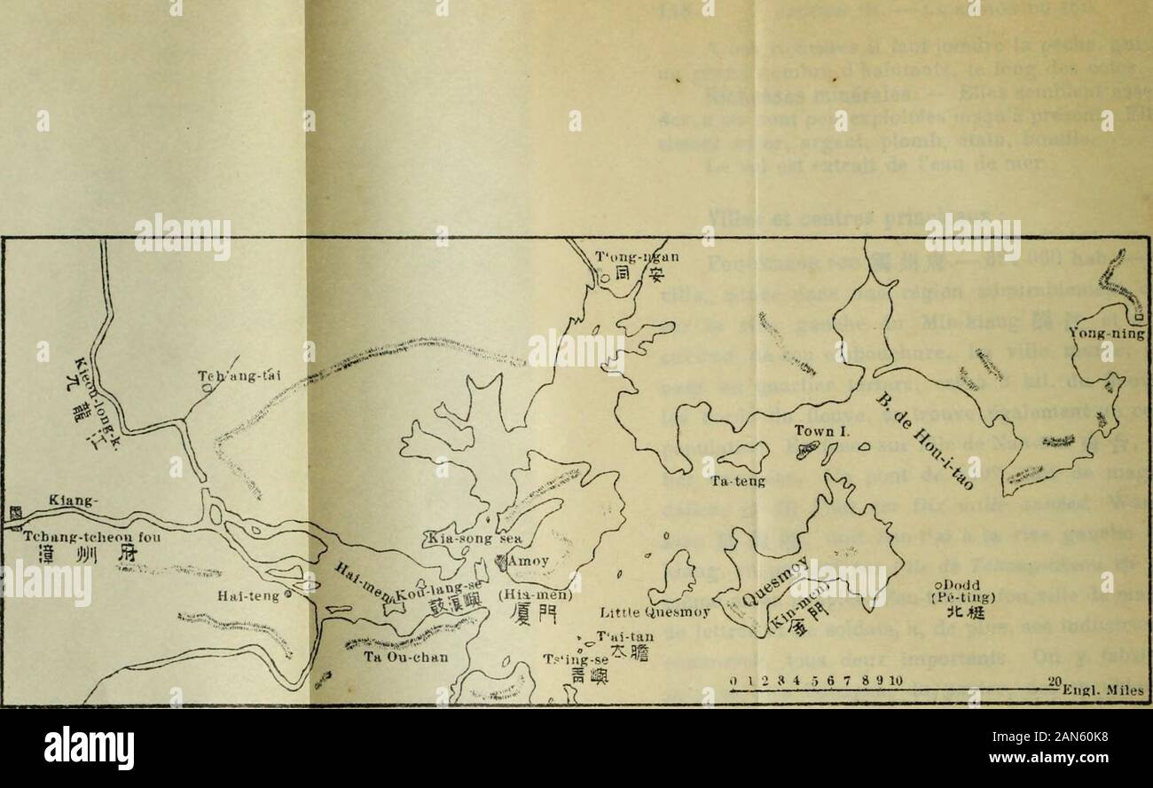 Géographie de l'empire de Chine : cours inférieur = Fa Wen Chung-kuo kun yü lüeh chih . Jft, au. Raie dAmoy CHAPITRE IV. LE FOU-KIEN. 159 punto où les deux bras du Fleuve se rejoignent au-dessousde lîle de Nan-tai, est la rade de Pagoda, ou Louo-sing-tfa ^ j| J§, avec larsenal du même nom. Cetarsenal, situé sur la rive gauche du Fleuve, en facedune petite île où sont établis des bassins de radoub,noccupe pas moins de 1700 ouvriers et construit deforts navires. Il est dirigé par des français au servicedu gouvernement chinois. Le long des côtes, en allant de lembouchure duMin-kiang f$ ££ au K Foto Stock