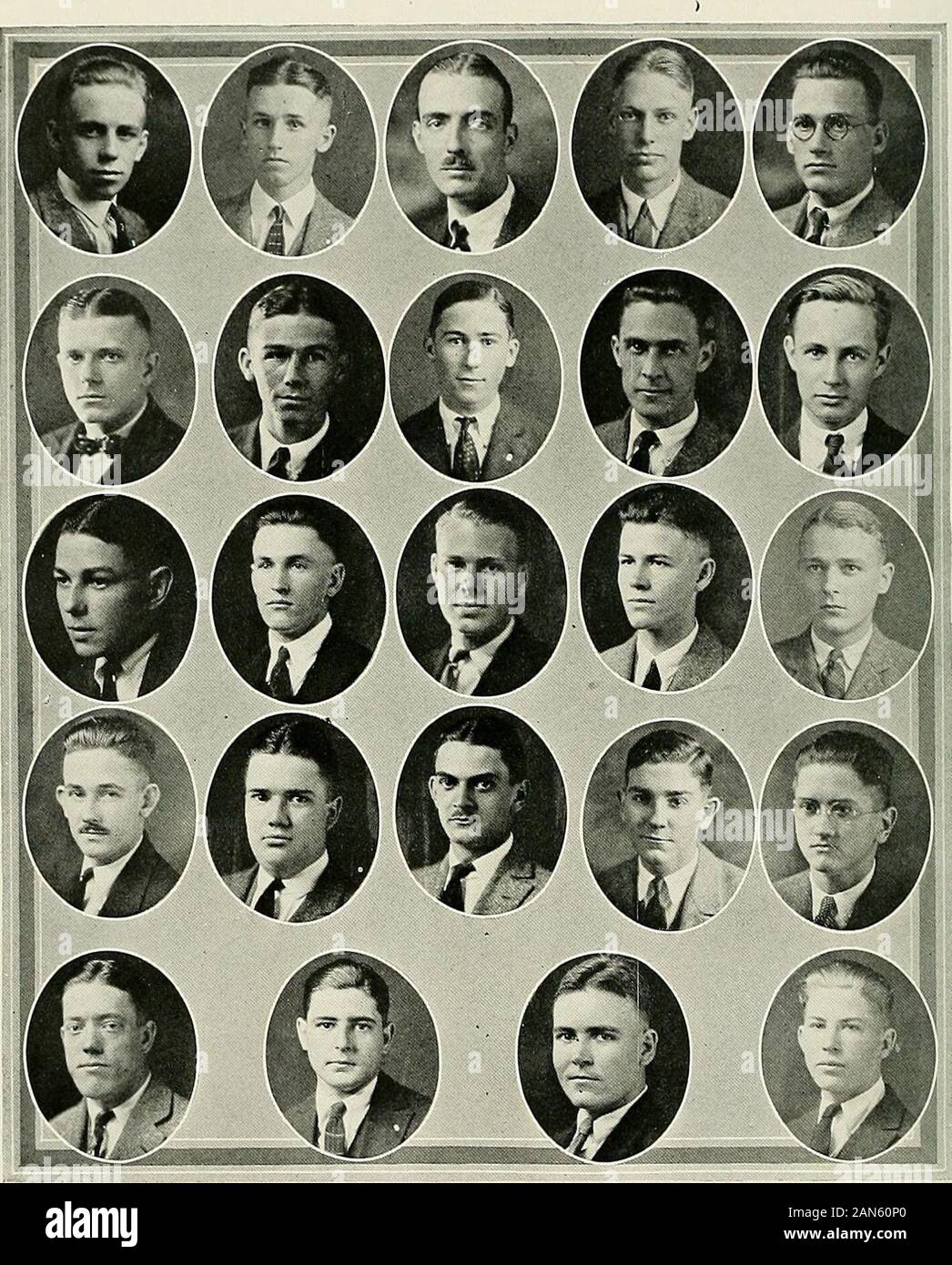 Jambalaya [yearbook] 1922 . Pi K Alphj appa mpna fondata 1868 E IA CAPITOLO DI PI KAPPA ALPHA installato 1878 il dott. John A. LanfordDr. Ottava di Cassegrain J. V. Elizardi H. Wl.NTERS W. R. LawesW. H. Capo Walter BarnesJ. N. EdwardsG. D. lunga Fratres in Facultate il dottor Robert A. forte Fratres in UniversitateSenior C. F. Attaway Juniors D. J. Farley SophomoresC. K. SimsC. H. Campbell F. C. Ashby G. P. ROBBINS MATRICOLE R. Stahelv. d. mooneyMorgan Brian C. S. Williamson, Jr.James Roberts G. P. Robbins W. Bancroft L. COLOMB H. A. Ward D. M. LongA. T. BrownC. H. Morton 197 i:;:!iii::!:;i:;;::!!:::::::::::; Foto Stock