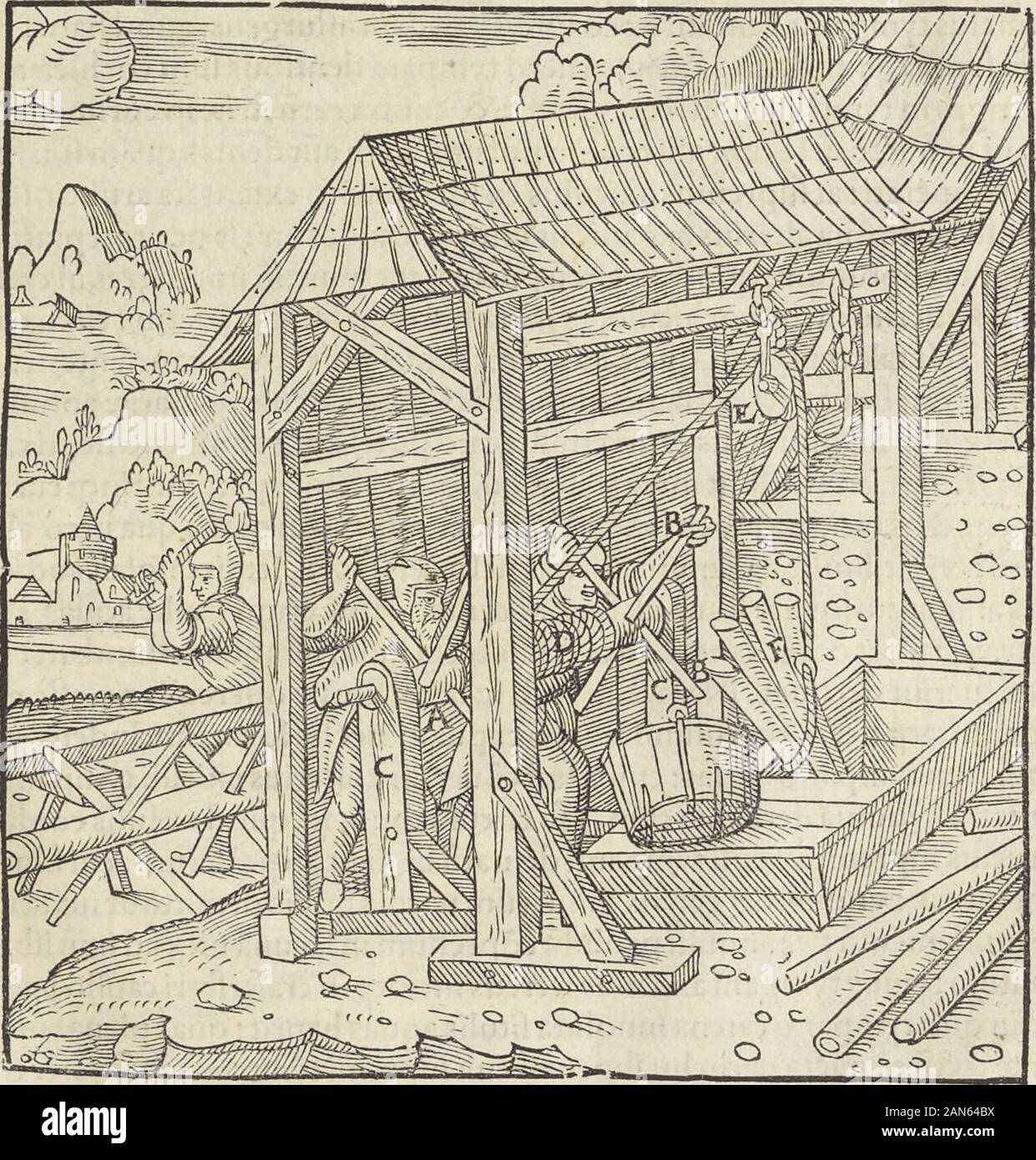 Georgii Agricolae De re metallica : libri XIIQuibus officia, instrumenta, machinae, ac omnia deni[que] ad metallicam spectantia, non modo luculentissimè describuntur, sed & per le effigi, suis locis infertas, adiunctis latinis, germanicis [que] appellationibus ita ob oculos ponuntur, ut clarius tradi non possint; Eiusdem De animantibus subterraneis liber, . EXTVS. alimentato etiam humida fiue aquas. Verum priufquam exponam uaria & diuerfagenera machinarum,quibus metallici aquas exantlare folum folent, dicamquo modo res graues, quodgenus funt assi, catenac ferrea-, fiftula:, lignagrandia in puteos rec Foto Stock