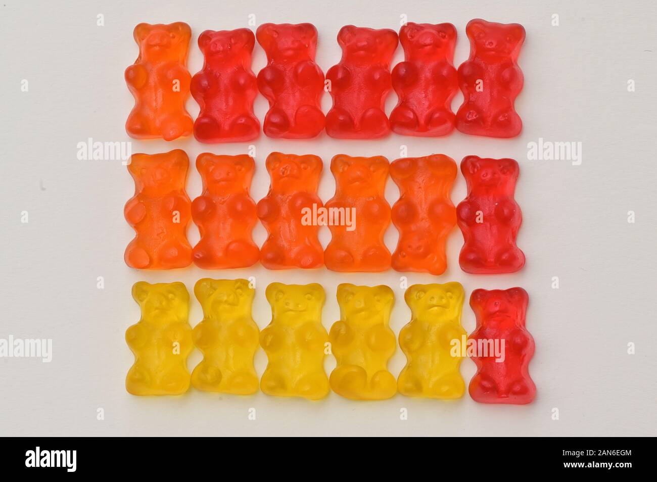 Gelatina colorata porta isolata su bianco Foto Stock