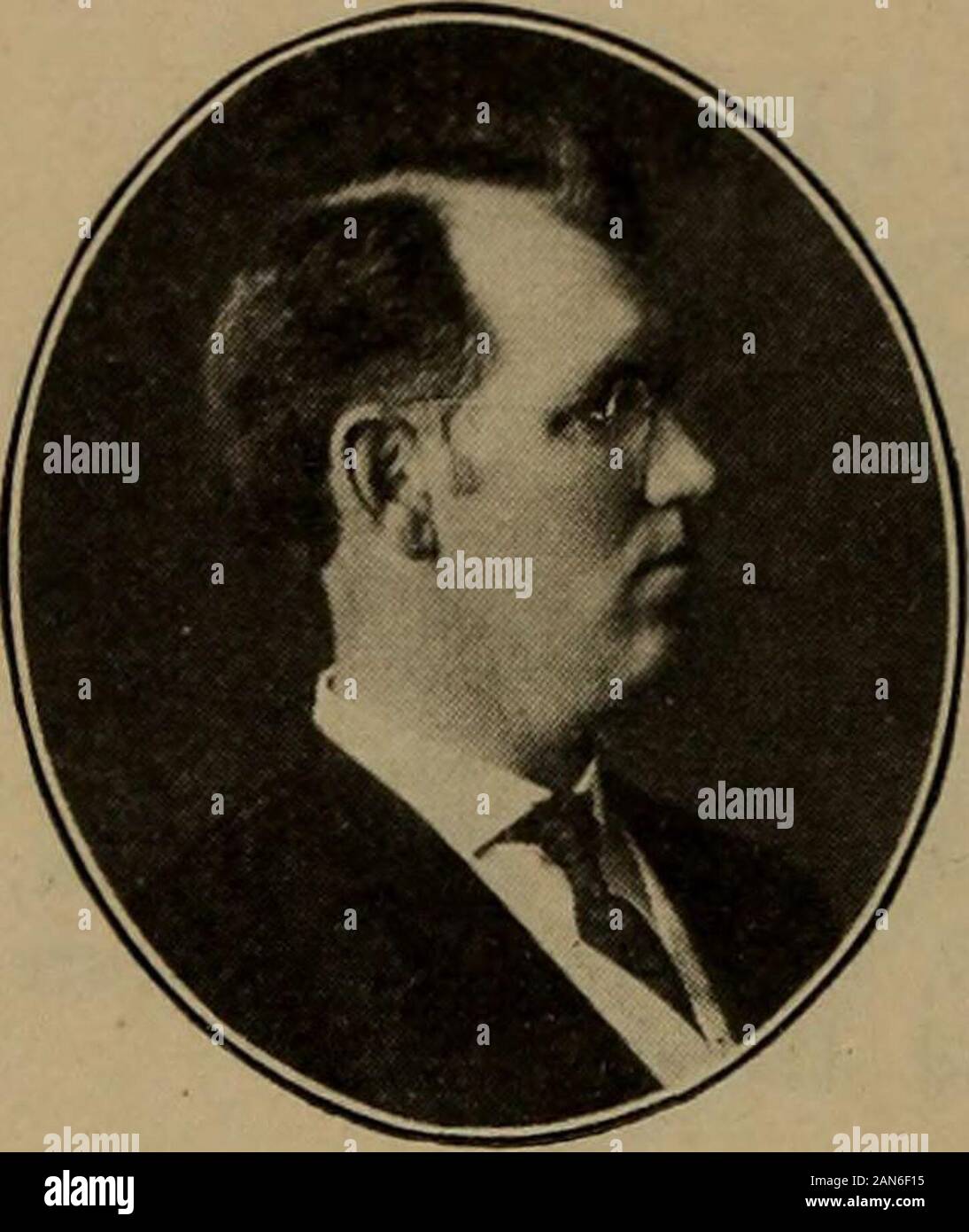 Norsk lutherske prester ho Amerika, 1843-1913 . Chally, Louis H. Ord. 1903. Hauges synode, 1903-04. F. i Lisbona, III., 19 gen. 1865, af - frekv.Ala Rossa Sem., 88-95 (C.T.), Mt. Ariosa Sem.,95-98 (C.T.), professore i teologi. Red WingSem., 98-02, prest, Pontiac, 111., 03-04. *SarahThompson, 1896. 402. Dahlager, Christoffersen Ole. Ord. 1903. Frikirken, 1903-. F. i Silver Lake, la., 23 gen. 1878, af Christof-fer D. og Sigrid (f. Leikvold), frekv. AugsburgSem., 95-00 (A.B.), 00-03 (C.T.), prest, WhiteEarth, N. D., 03-04, Madison, Wis., 04-05,Everest, Kans., 06-12, Escanaba, Mich, 13-.*Laura E. Brede Foto Stock