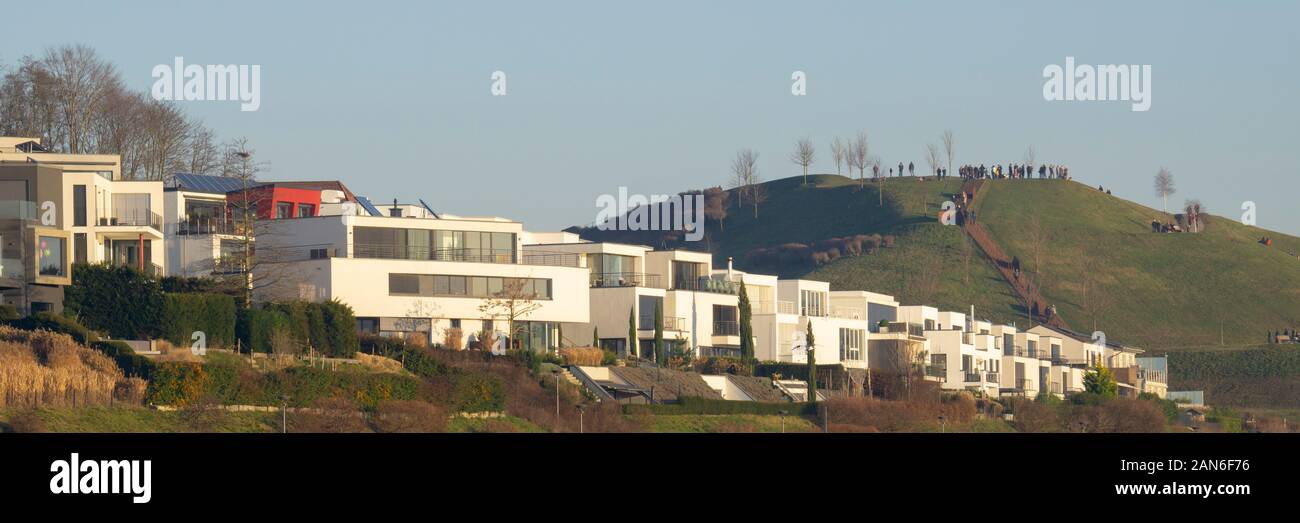 Case moderne presso il lago di Phoenix, Hoerde, Dortmund, Renania settentrionale-Vestfalia, Germania, Europa Foto Stock