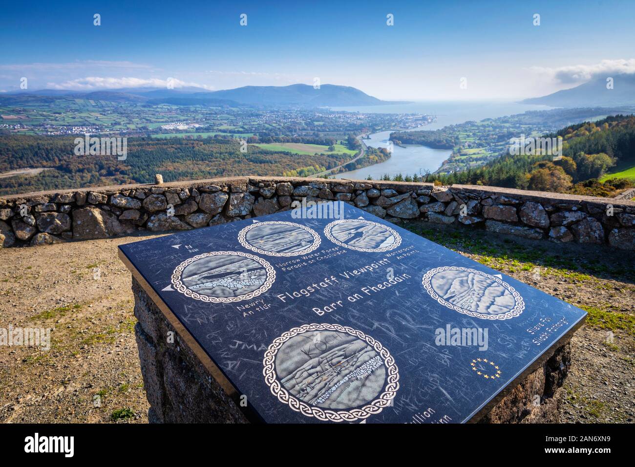 Flagstaff punto panoramico che si affaccia sul fiume Newry e Carlingford Lough Foto Stock