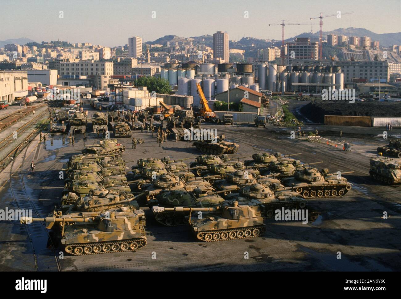 Genova (Italia), settembre 1986, lo sbarco del trentesimo divisione della US National Guard per partecipare ad esercitazioni NATO in Europa Foto Stock