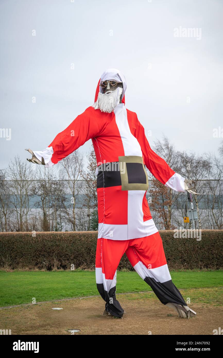 Lasciate che la danza inizi statue vestite per Natale in Stranbane Co. Tyrone Irlanda del Nord Foto Stock