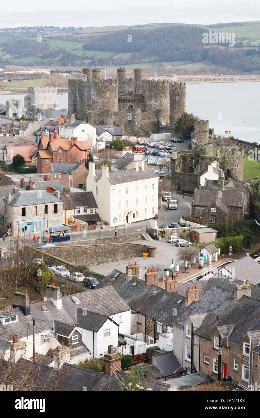CONWY, Regno Unito - 26 febbraio 2012. Vista aerea del Conwy Castle e la città in Galles Foto Stock