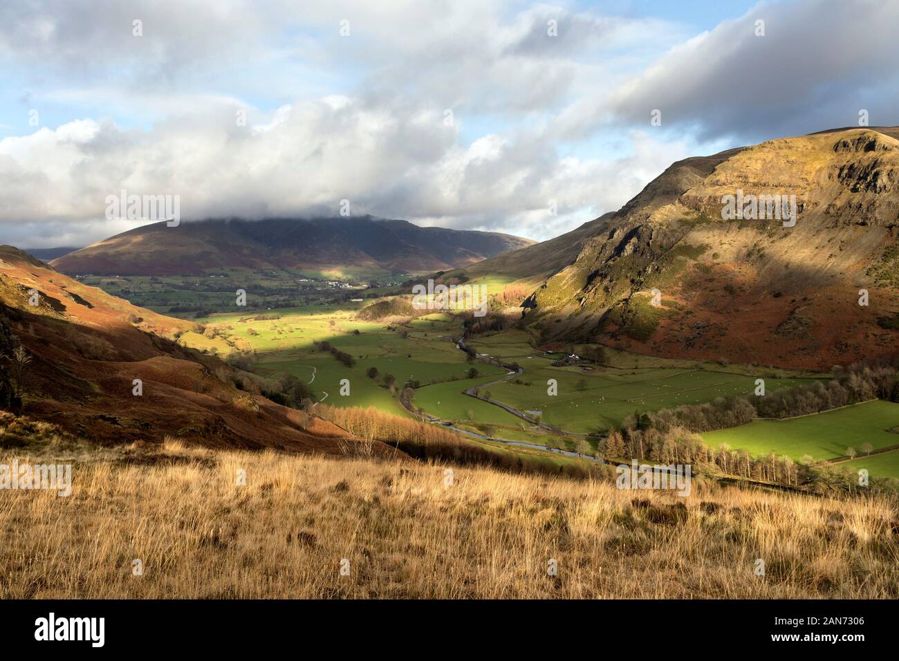 Blencathra attraverso San Giovanni in Valle, dalle pendici di alta Rigg, Lake District, Cumbria, Regno Unito. Foto Stock