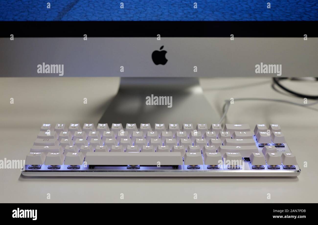 Apple iMac con illumina la tastiera Foto Stock
