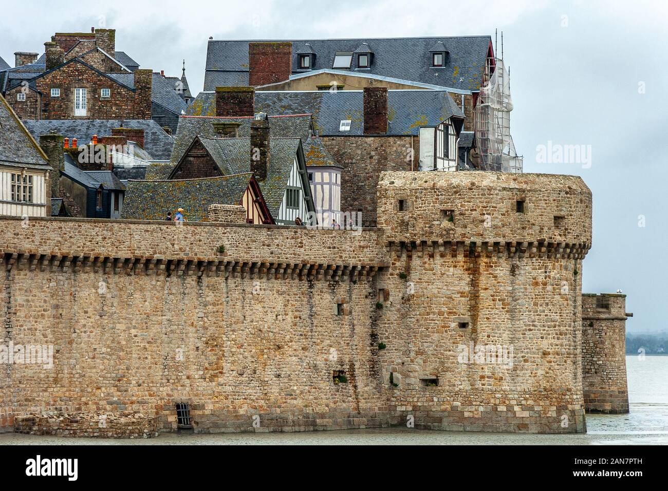 muro fortificato di mont saint michael. Normandia, Francia, Europa Foto Stock