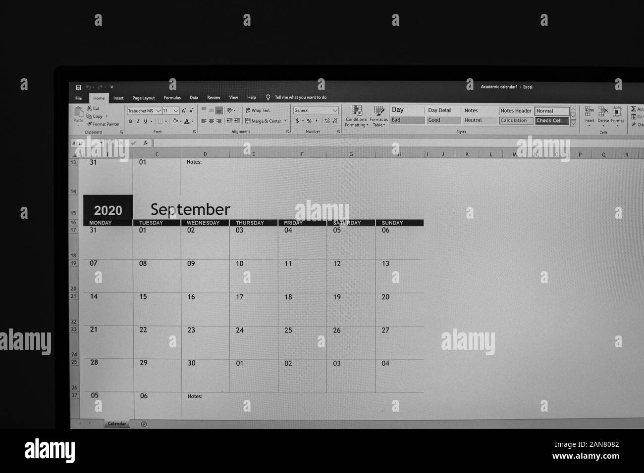 Applicazione Microsoft Office Excel, home menu a schermo del dispositivo disturbato vista ravvicinata. Bucarest, Romania, 2020. Foto Stock