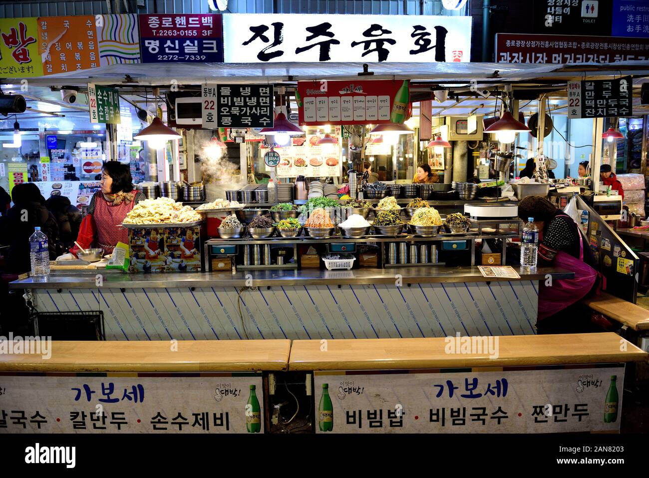 Ristorante Street market con cucina tradizionale coreana, Seoul, Corea del Sud Foto Stock