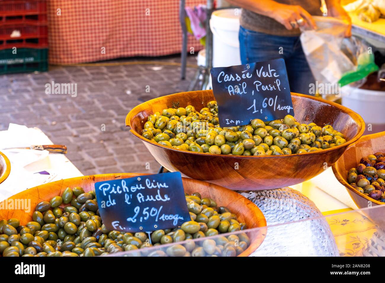 Stand d'olive au marché Foto Stock