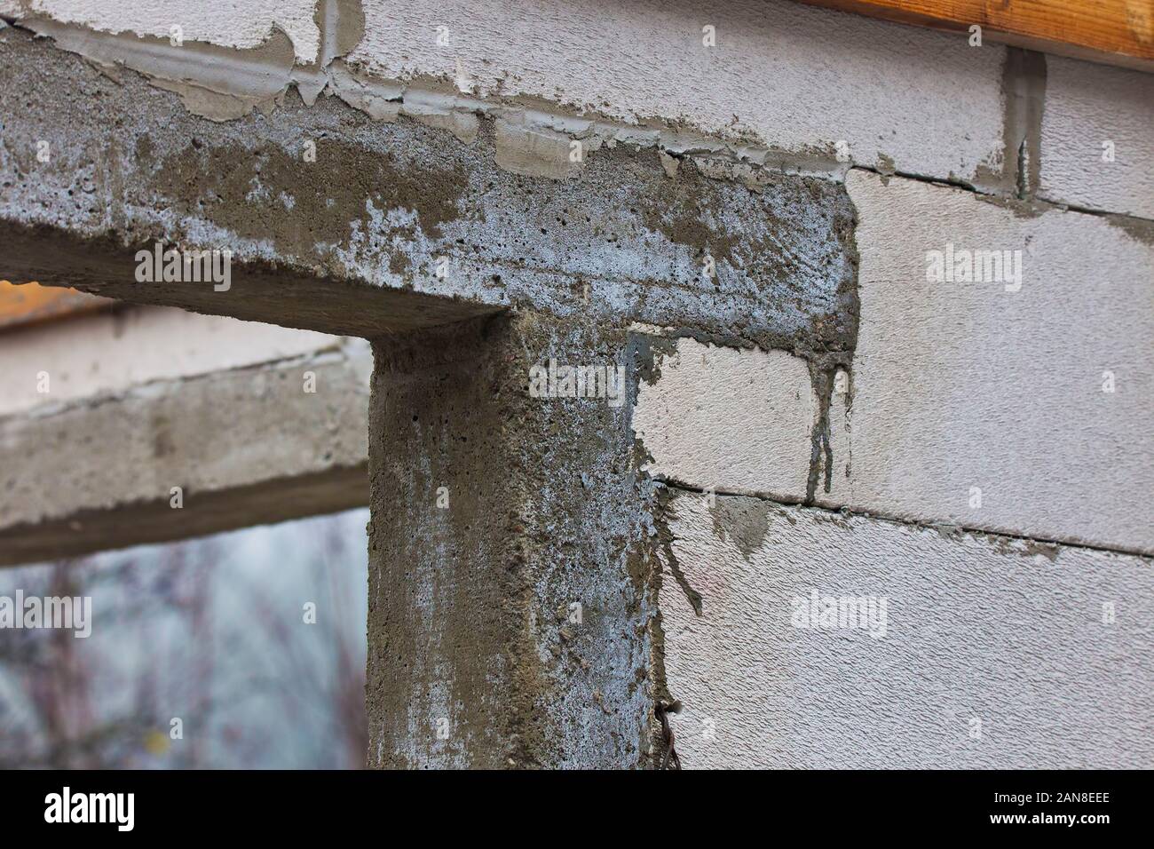 Pali cementizi in casa di nuova costruzione Foto Stock