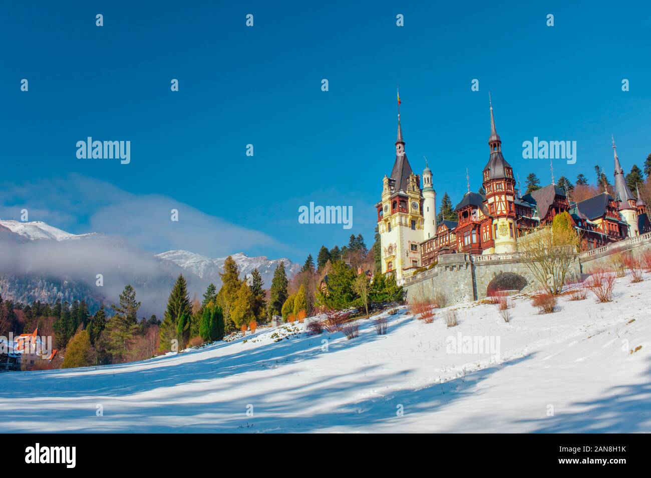 Il castello di Peles in Sinaia, Romania, scena invernale Foto Stock