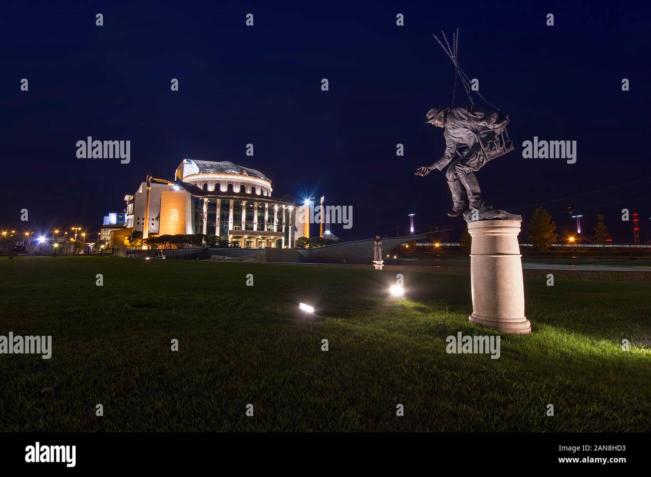 Teatro Nazionale nella città di Budapest, Ungheria. Vista notturna Foto Stock