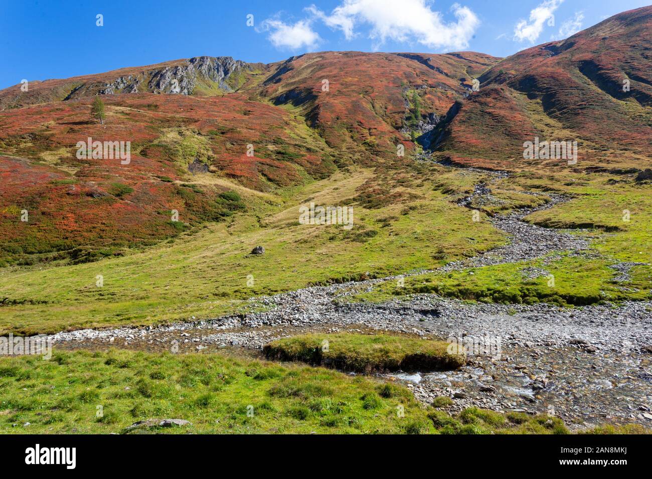 Il corso superiore del Mur (Mura) Fiume nelle Alpi austriache Foto Stock