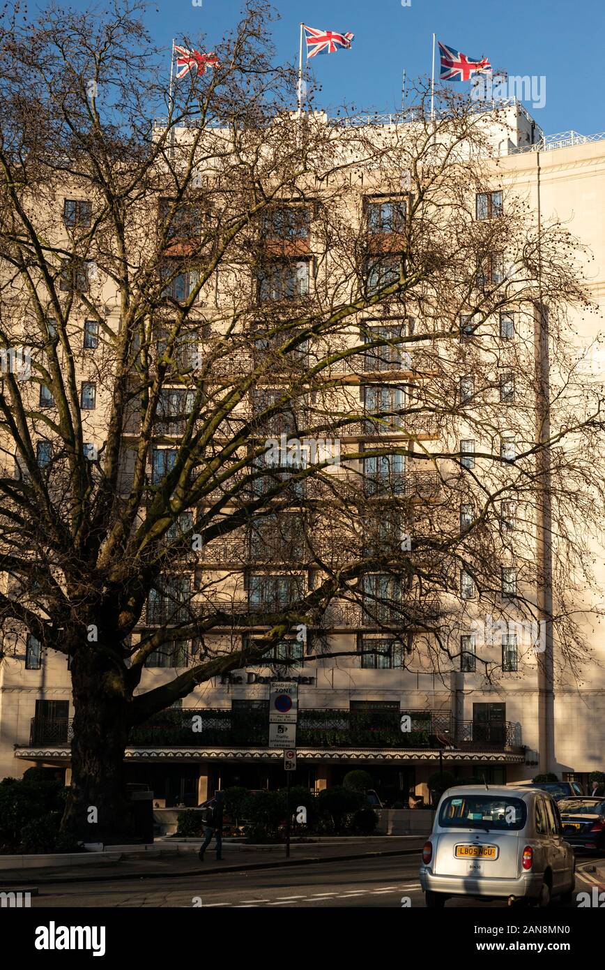 Vista della facciata esterna dell'hotel di lusso a 5 stelle Dorchester al 53 Park Lane Mayfair Londra Regno Unito Foto Stock