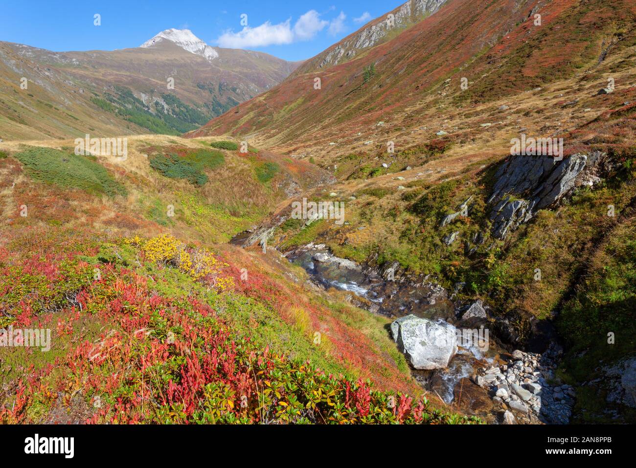 Il corso superiore del Mur (Mura) Fiume nelle Alpi austriache Foto Stock