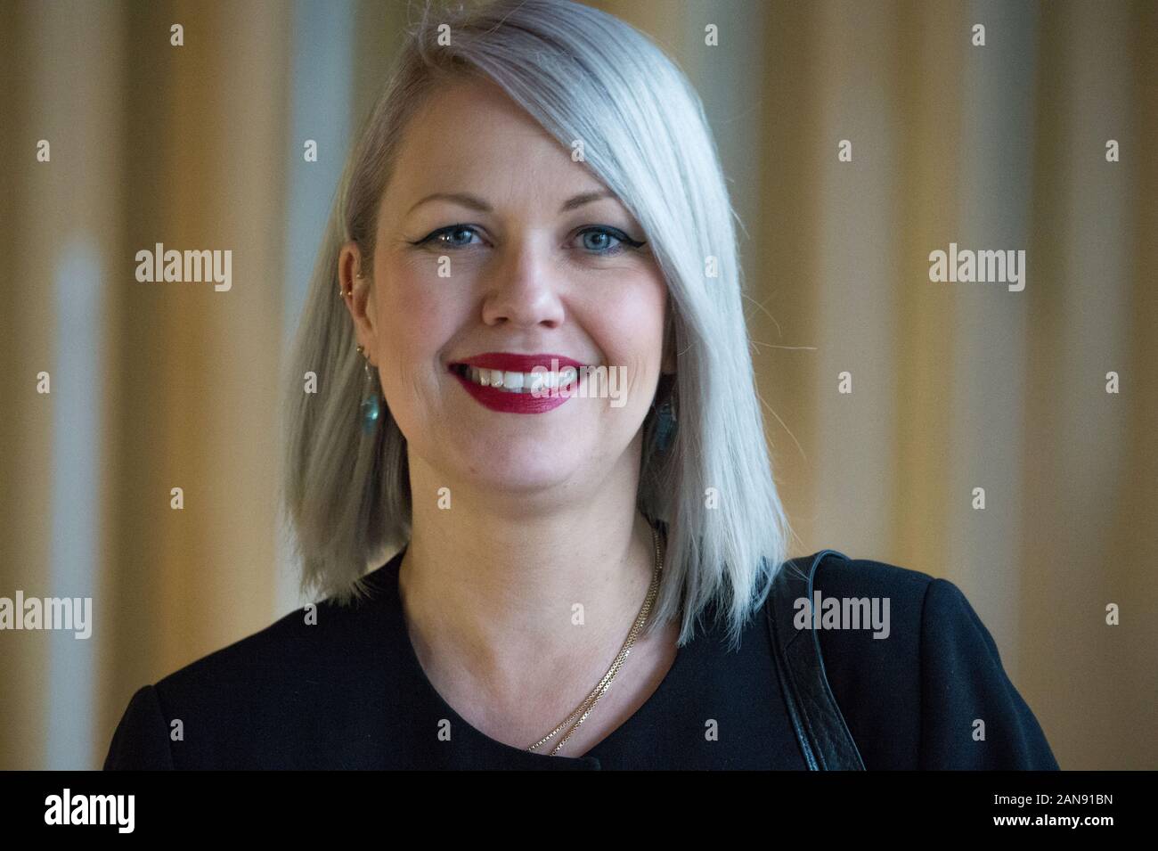 Edinburgh, Regno Unito. 16 gennaio, 2020. Nella foto: Jenny Gilruth MSP. Scene dal parlamento scozzese di Edimburgo. Credito: Colin Fisher/Alamy Live News Foto Stock Edinburgh, Regno Unito. 16 gennaio, 2020. Nella foto: Jenny Gilruth MSP. Scene dal parlamento scozzese di Edimburgo. Credito: Colin Fisher/Alamy Live News Foto Stock