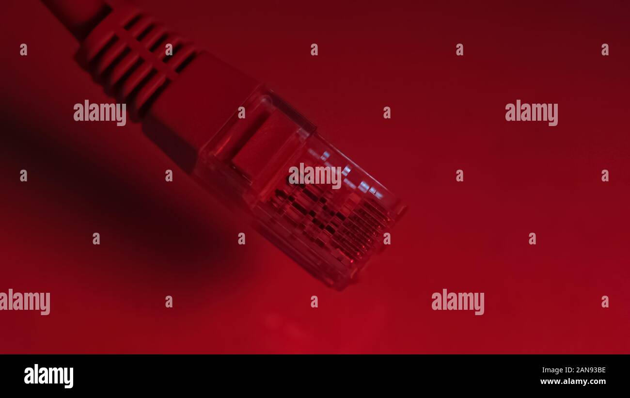 Scollegate il cavo internet sdraiato sul pavimento, sicurezza sistema di avvertimento del problema Foto Stock