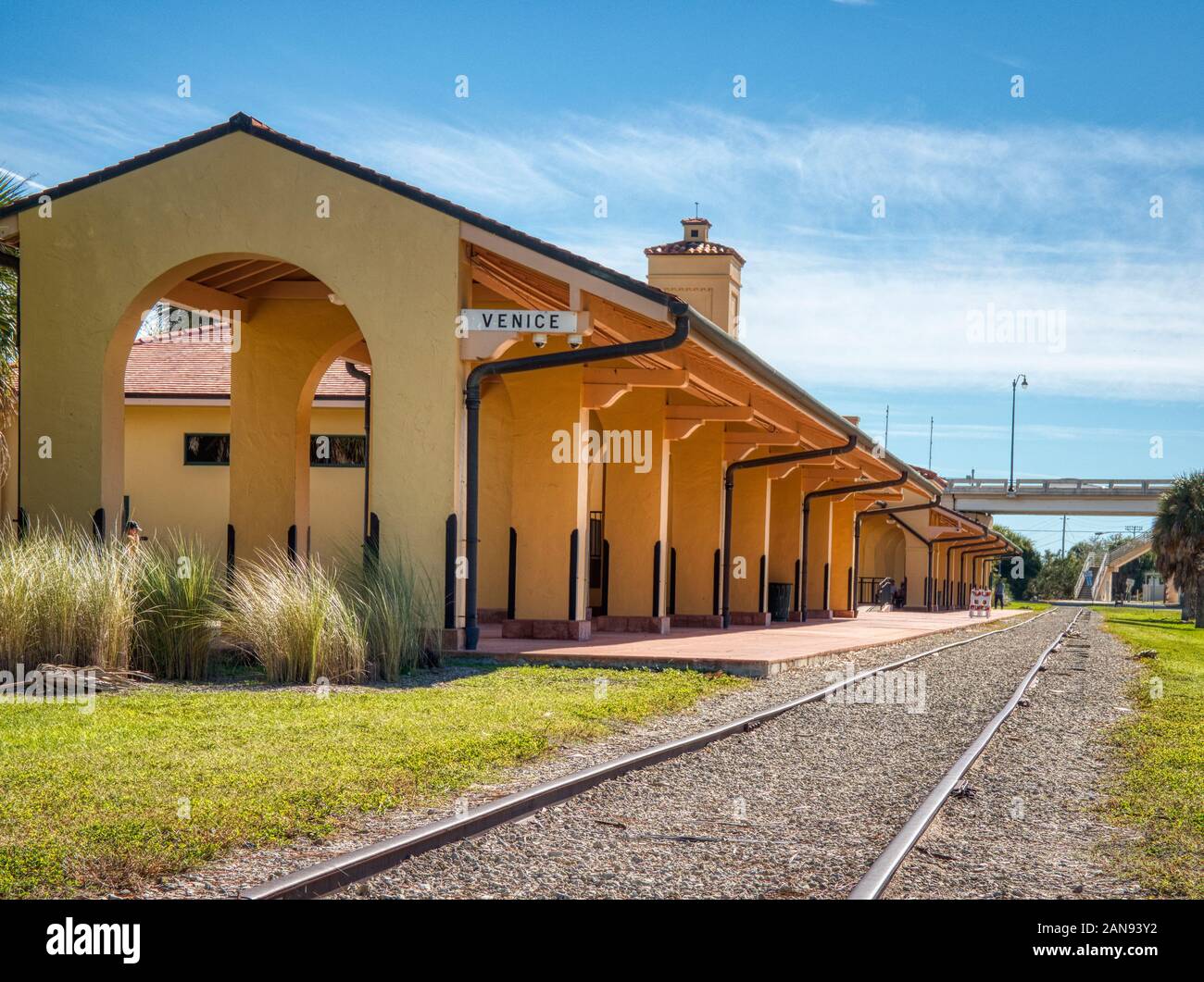 Mediterraneo storico in stile Revival Venezia Stazione Ferroviaria costruito nel 1927 e rinnovato nel 2002-2003 a Venezia in Florida, Stati Uniti Foto Stock