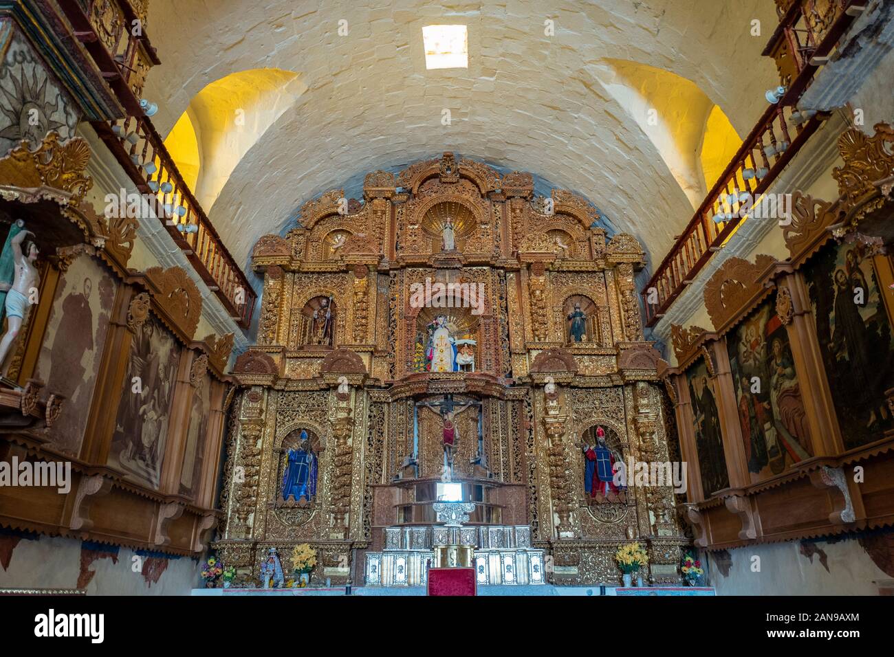 Interno della chiesa di Santa Ana Iglesia a Macarenas, Perù Foto Stock