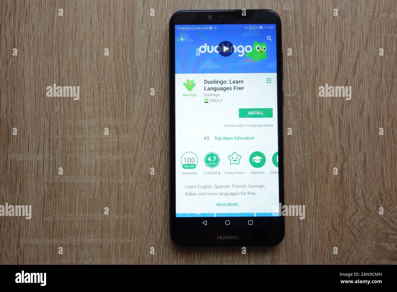 Duolingo: Learn Languages App gratuita sul sito Web Google Play Store visualizzato sullo smartphone Huawei Y6 2018 Foto Stock