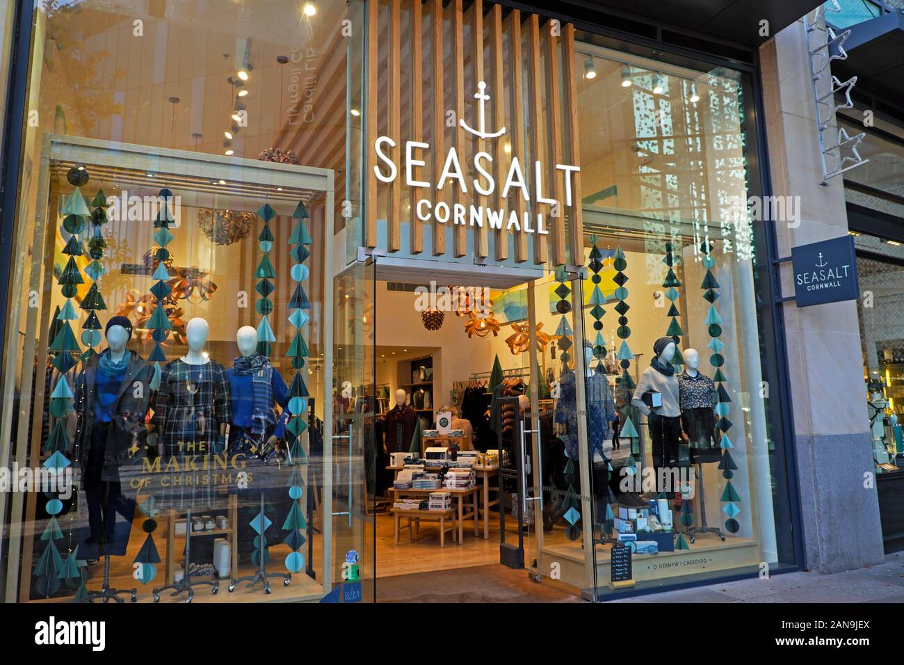 Seasalt Cornwall negozio di abbigliamento esterno vista shopfront in negozi di high street city centre Cardiff Wales UK KATHY DEWITT Foto Stock