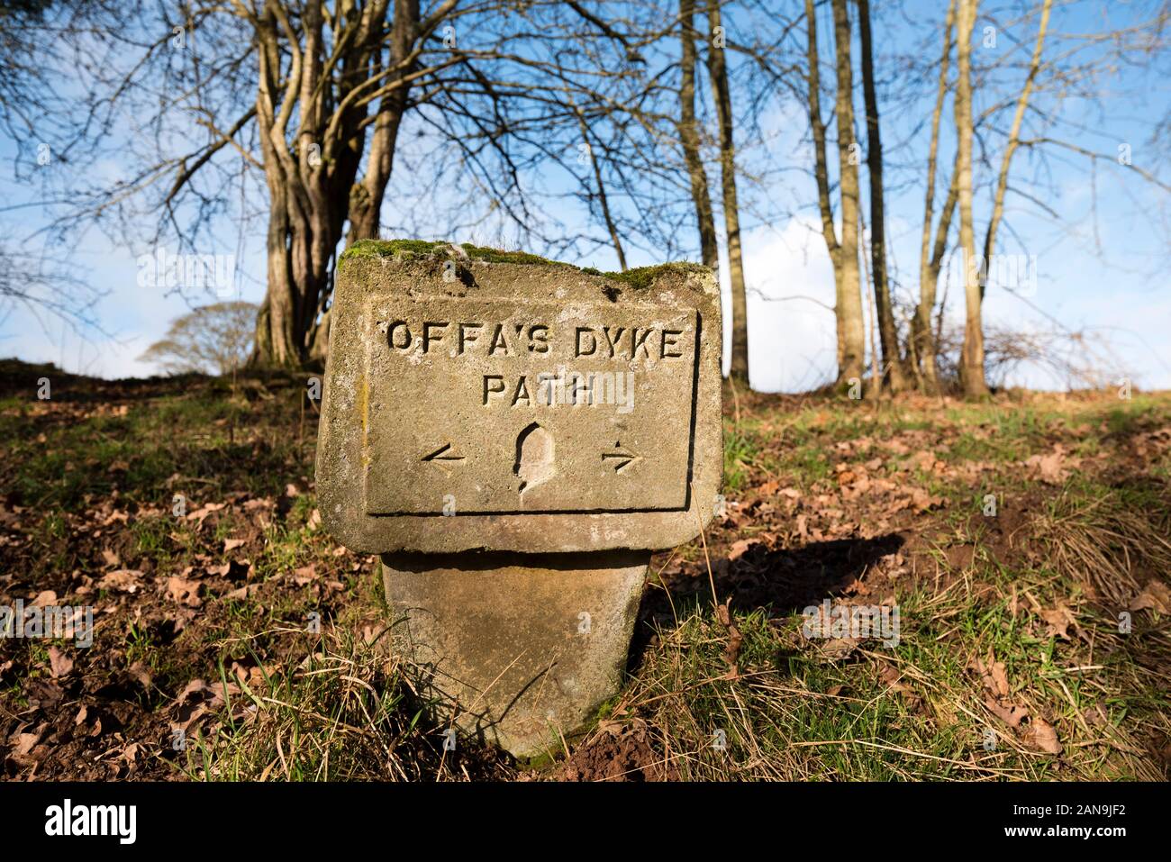 Un cartello sulla Offa's Dyke percorso nei pressi di Hay-on-Wye, Wales, Regno Unito Foto Stock