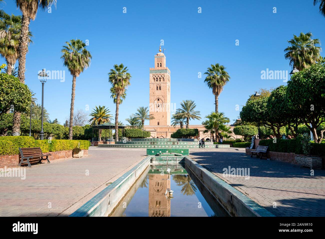 La moschea di Koutoubia dal XII secolo nella città vecchia di Marrakech, Marocco Foto Stock