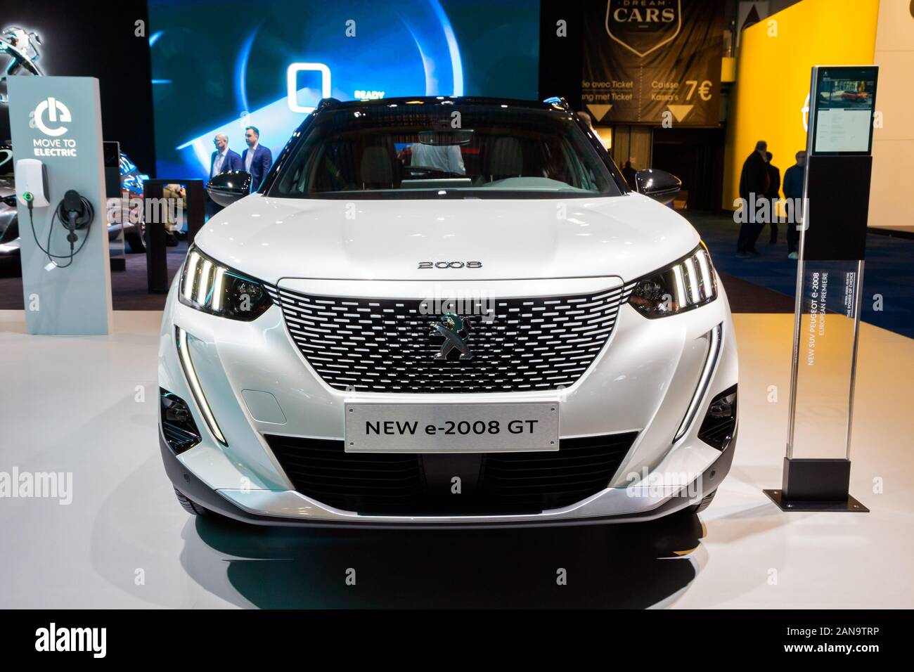 Bruxelles - Jan 9, 2020: Nuova 2020 Peugeot e-2008 GT SUV elettrico auto modello presentato a Bruxelles Autosalon 2020 Motor Show. Foto Stock