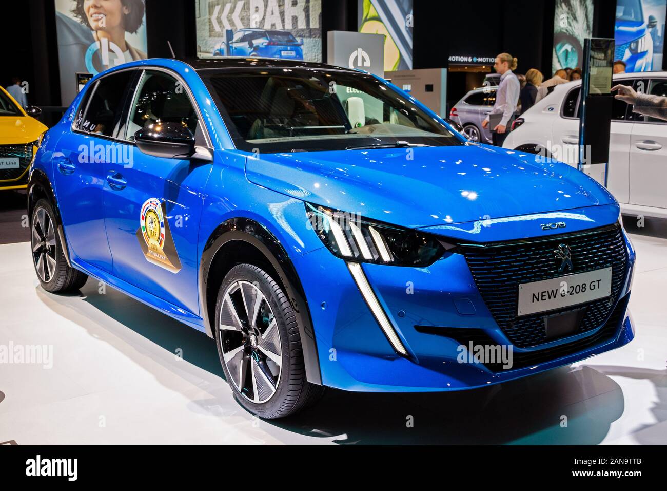 Bruxelles - Jan 9, 2020: Nuova 2020 Peugeot e-208 GT auto elettrica modello presentato a Bruxelles Autosalon 2020 Motor Show. Foto Stock