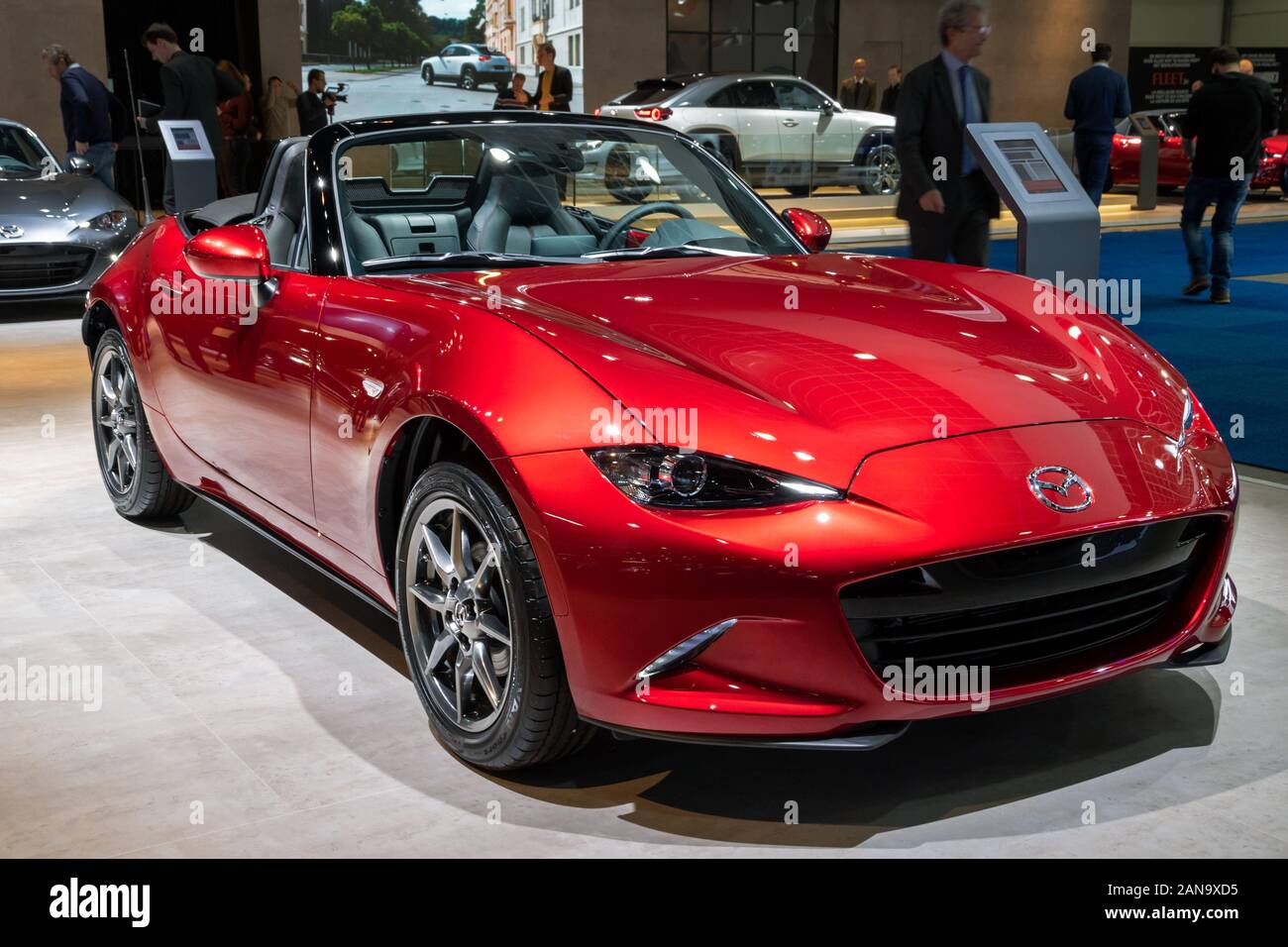 Bruxelles - Jan 9, 2020: Nuova 2020 Mazda MX-5 soft top auto sportiva presentato a Bruxelles Autosalon 2020 Motor Show. Foto Stock