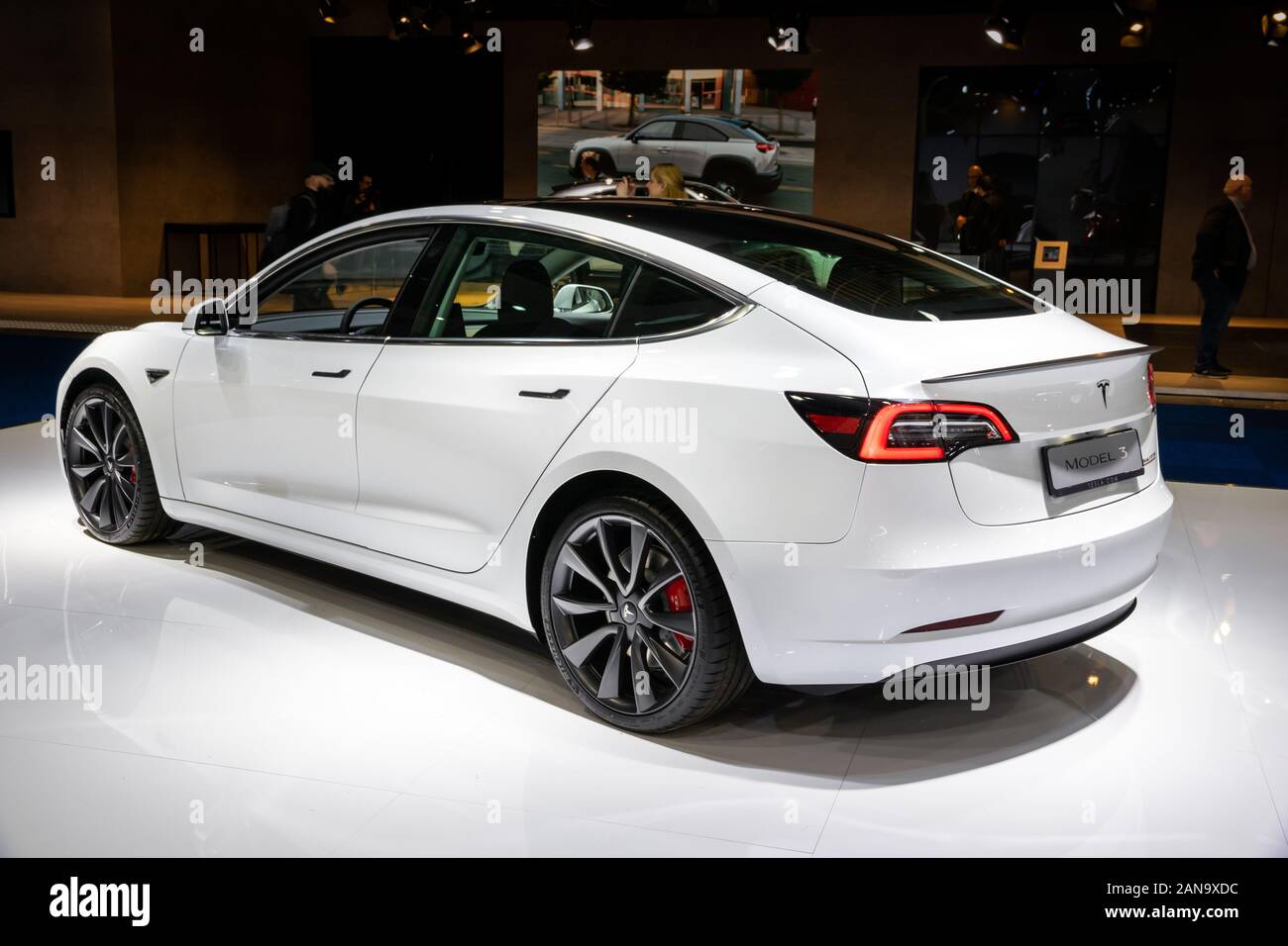 Bruxelles - Jan 9, 2020: Nuovo modello Tesla 3 auto elettrica presentata a Bruxelles Autosalon 2020 Motor Show. Foto Stock