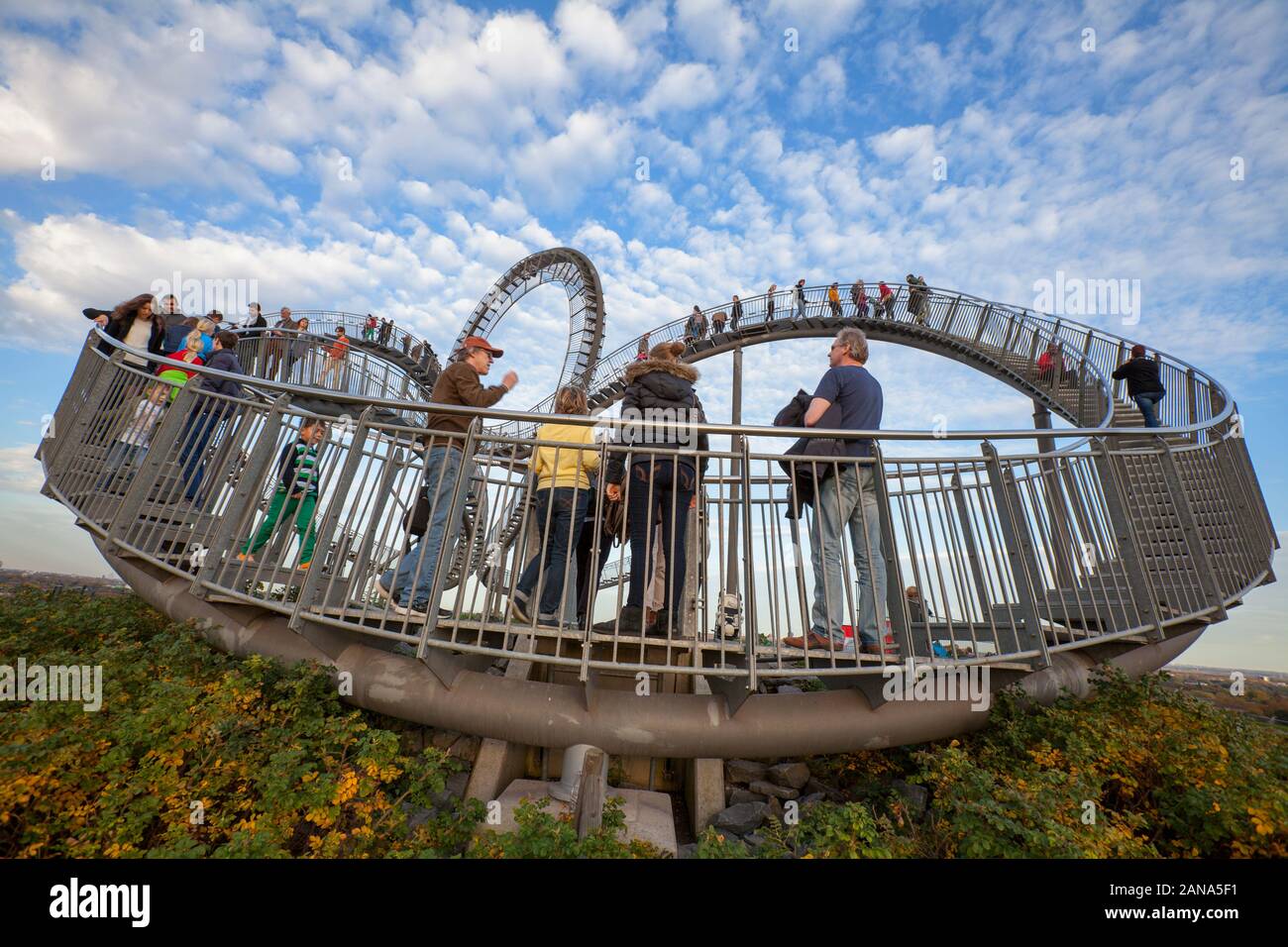 Tiger e la Tartaruga - Magic Mountain, un arte di installazione e punto di riferimento nel Angerpark, Duisburg, Germania Foto Stock