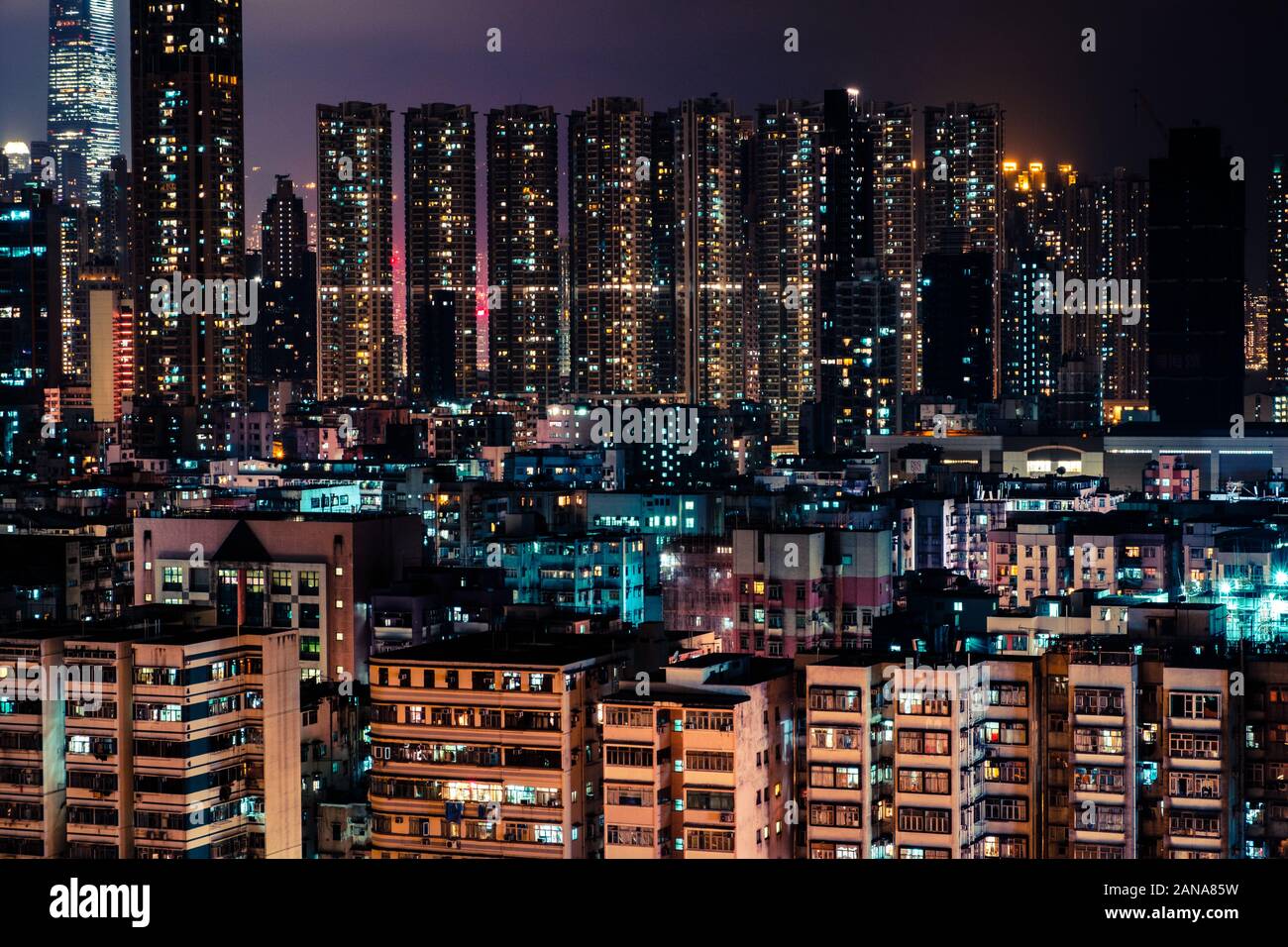 Skyline della città di notte, HongKong cityscape di notte Foto Stock
