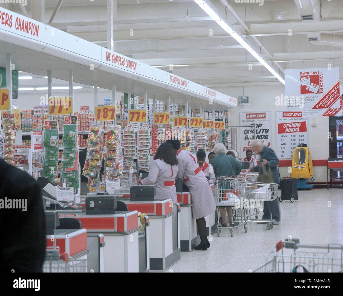 Kwik salvare supermercato, Battersea, Londra in 1990, REGNO UNITO Foto Stock