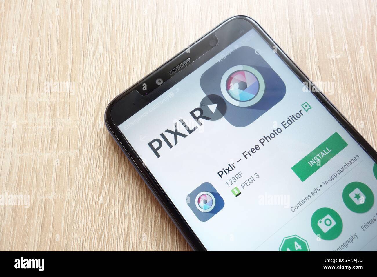 Pixlr - Free Photo Editor app su Google Play Store sito web visualizzato su Huawei Y6 2018 smartphon Foto Stock