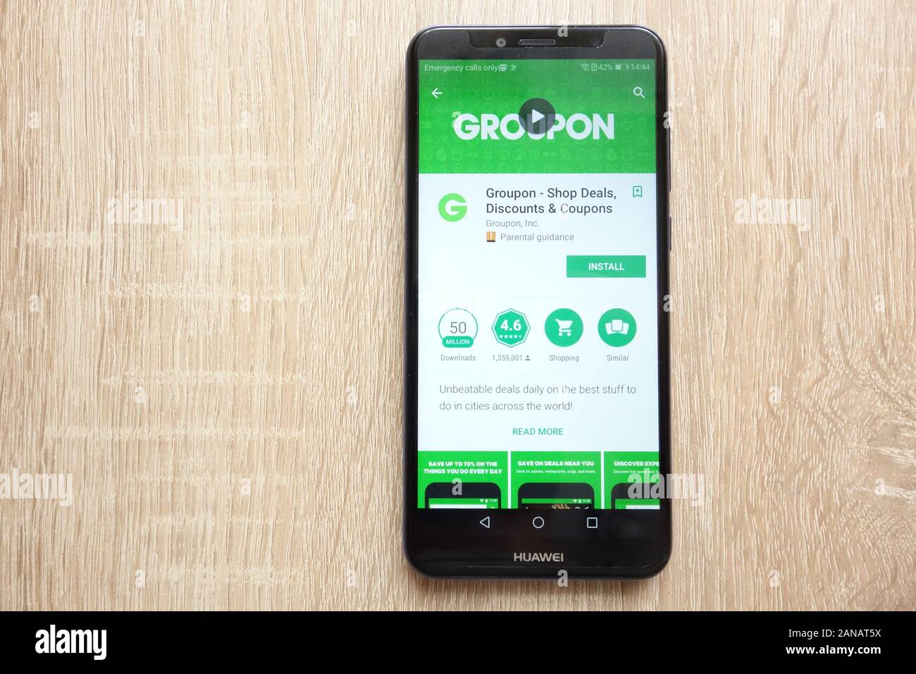 Groupon - Shop offerte, sconti e coupon app su Google Play Store sito web visualizzato su Huawei Y6 smartphone 2018 Foto Stock