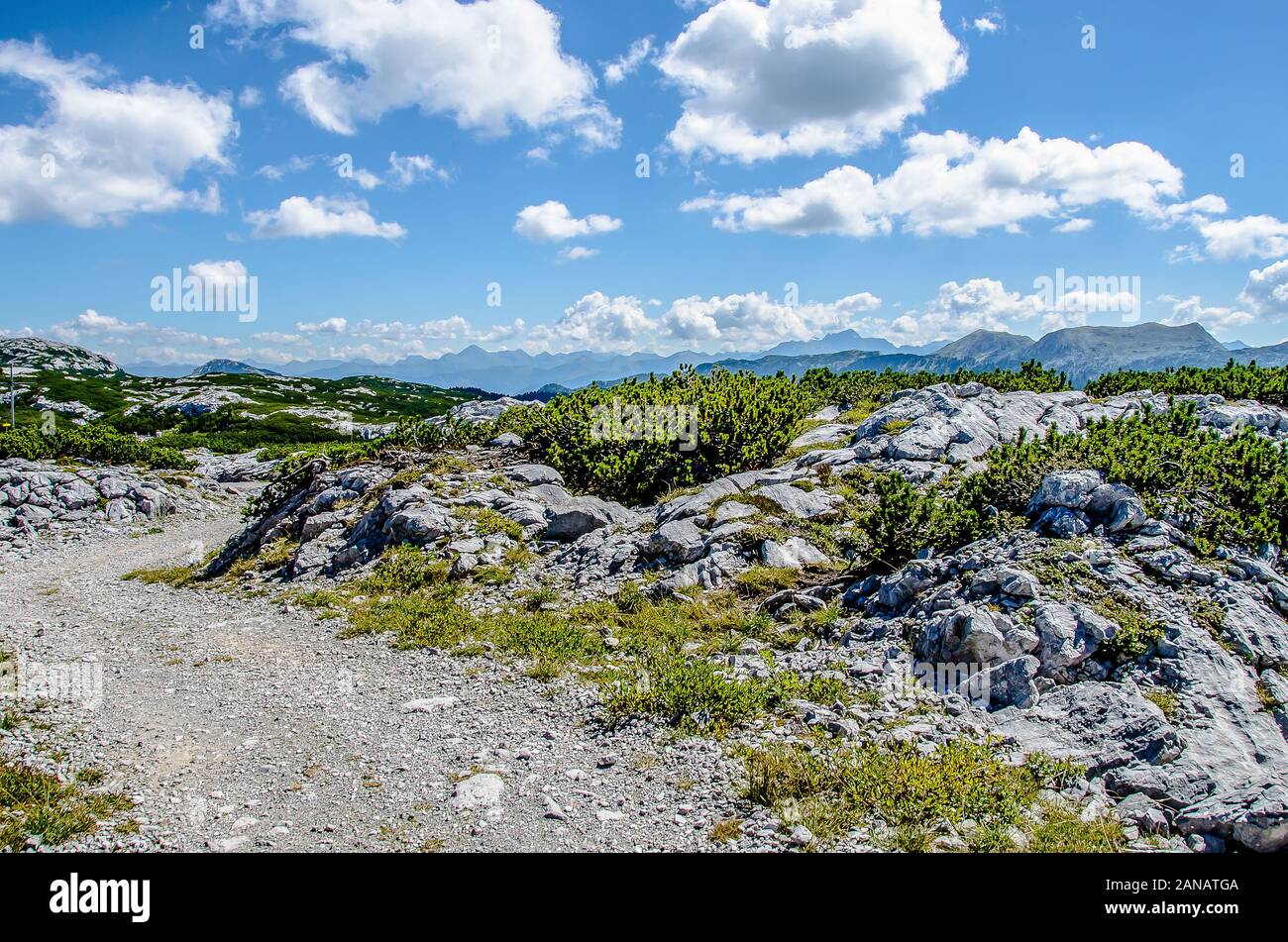 Il family-friendly Heilbronner sentiero circolare sul Dachstein gamma di montagna è particolarmente ideale per le famiglie e per i bambini che amano camminare. Foto Stock