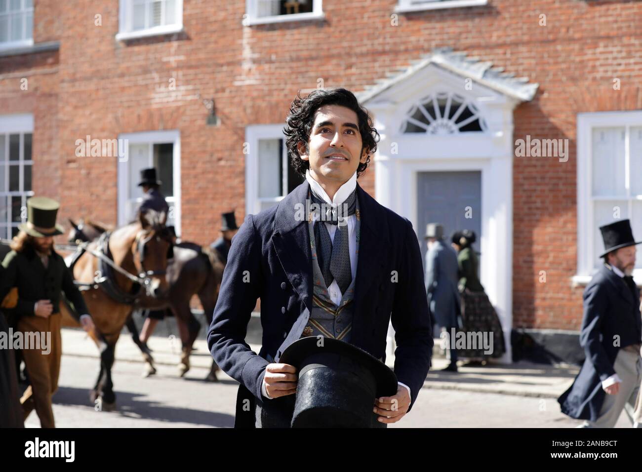 La storia personale di David Copperfield (2019) diretto da Armando Iannucci e interpretato da Dev Patel come David Copperfield. Adattamento della commedia di Charles Dickens romanzo autobiografico di David Copperfield. Foto Stock