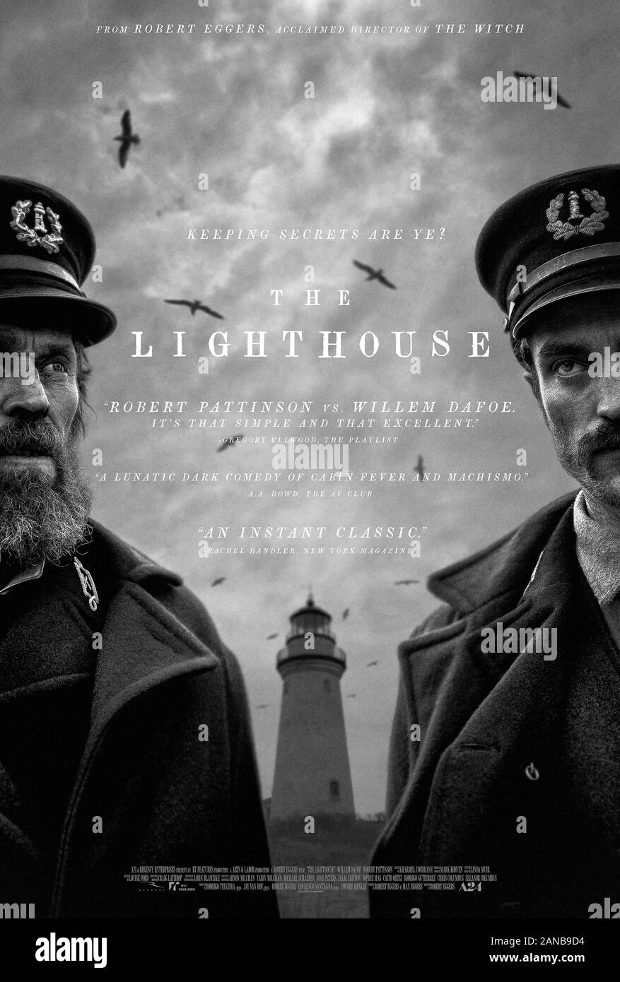 Il faro (2019) diretto da Robert Eggers e interpretato da Robert Pattinson, Willem Dafoe e Valeriia Karaman. Horror psicologico circa due fanalisti bloccati su un'isola remota. Foto Stock