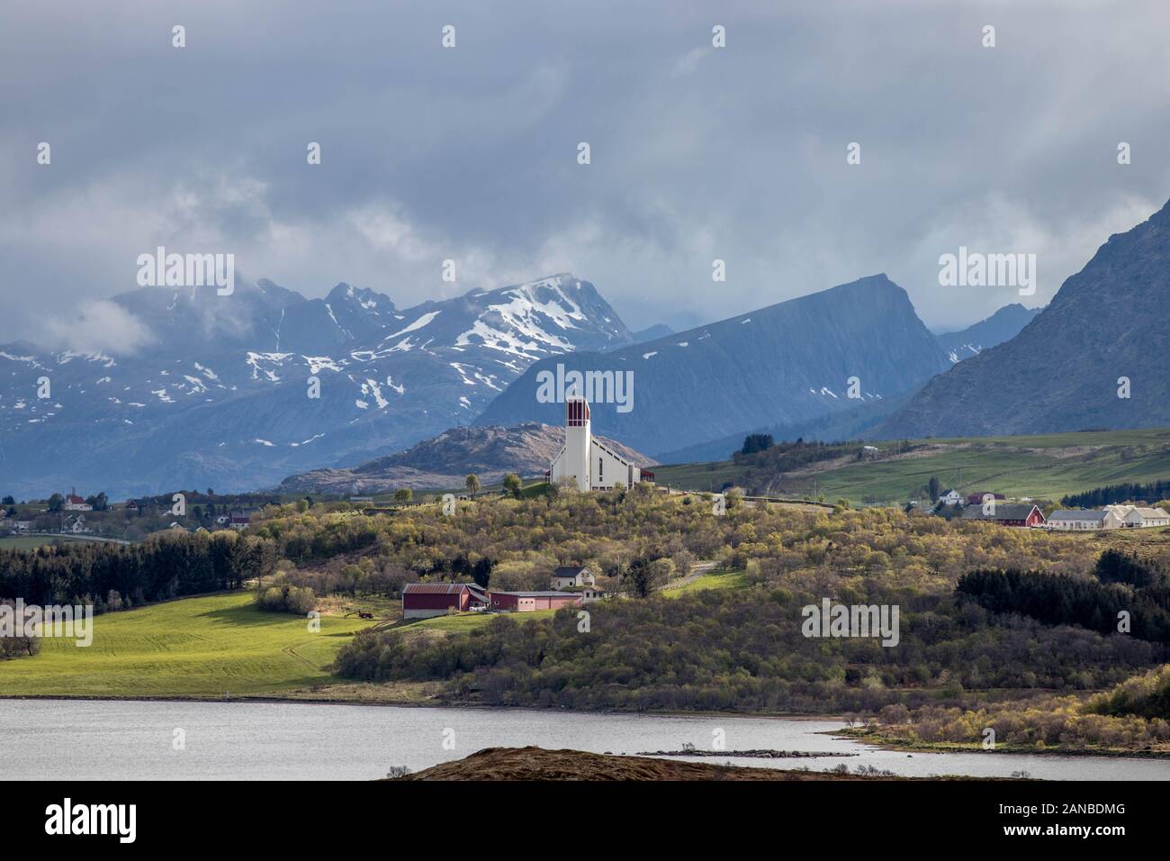 Chiesa scandinavo sull isola norvegese Foto Stock