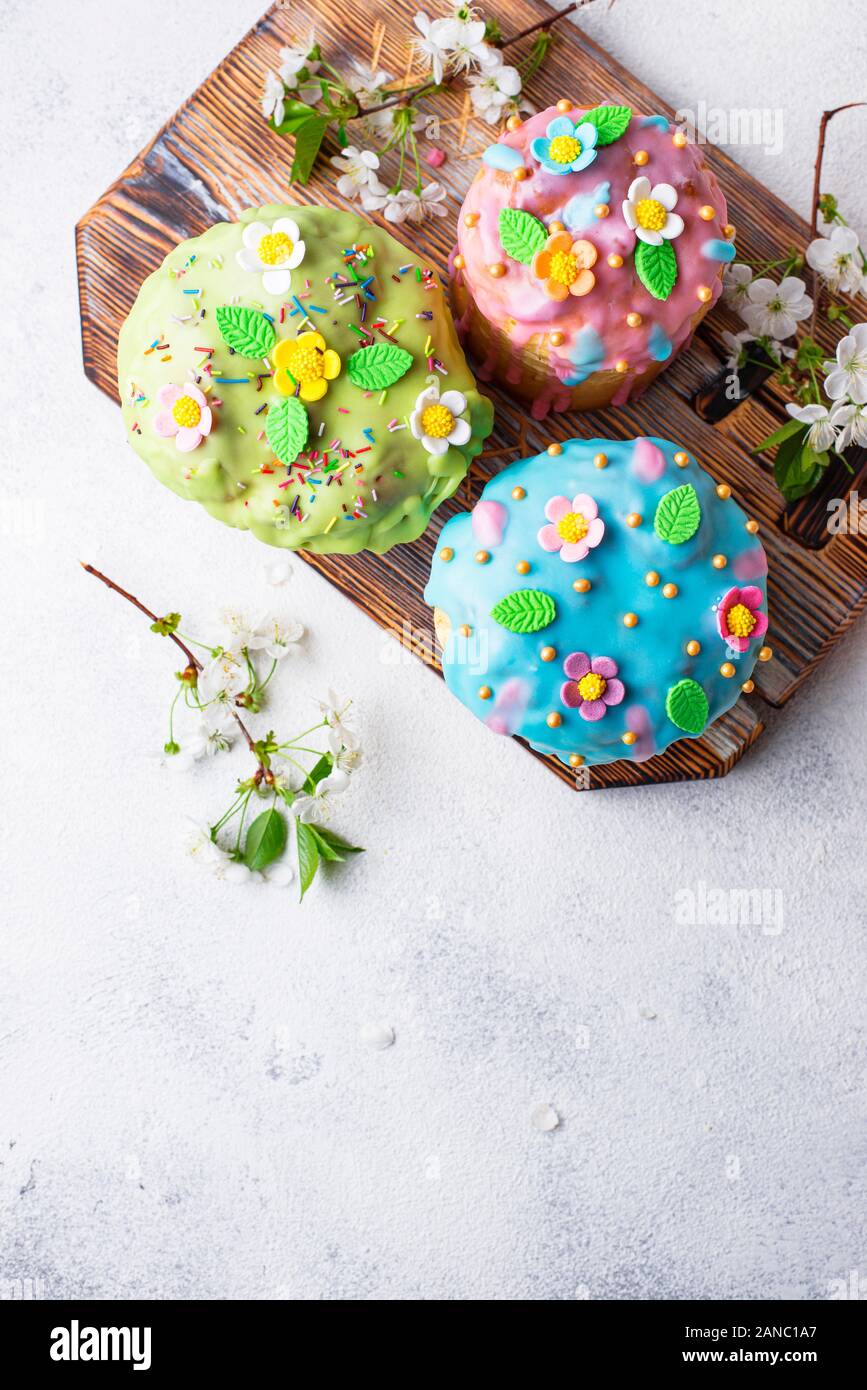 Tradizionale torta di Pasqua con topping Foto Stock