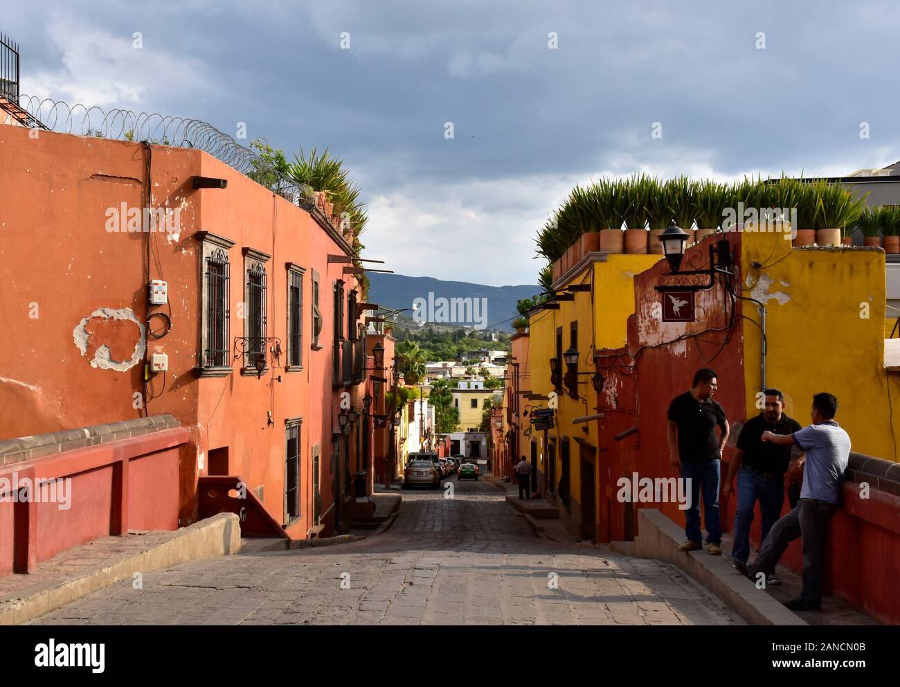Strada di ciottoli in San Miguel De Allende, Messico Foto Stock
