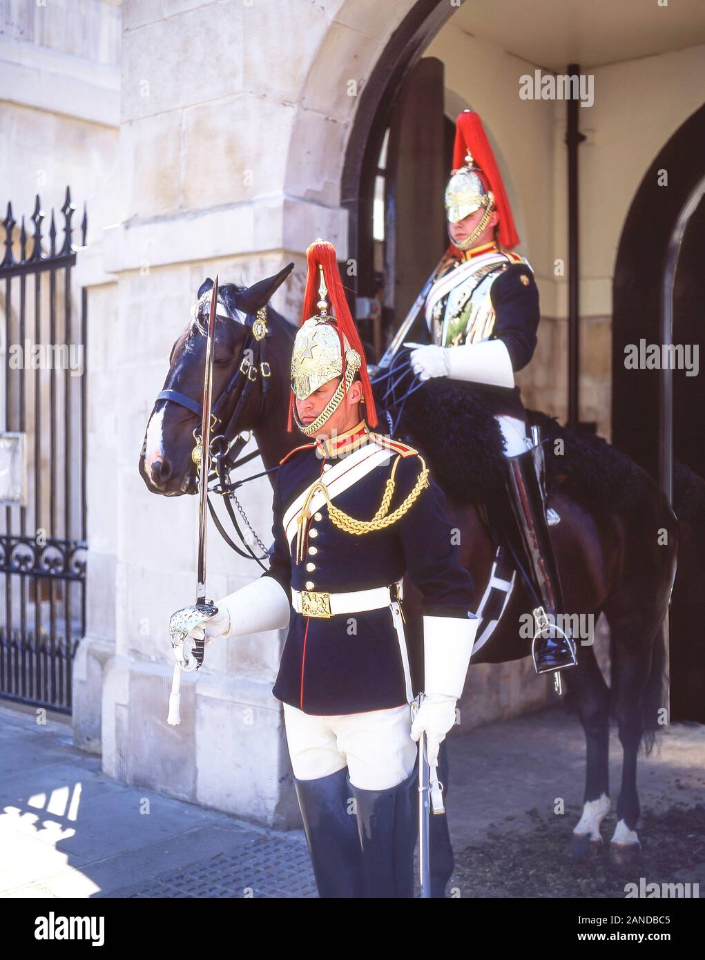 Montato Royal Horse Guards, Horse Guard's Parade, Whitehall, City of Westminster, Greater London, England, Regno Unito Foto Stock