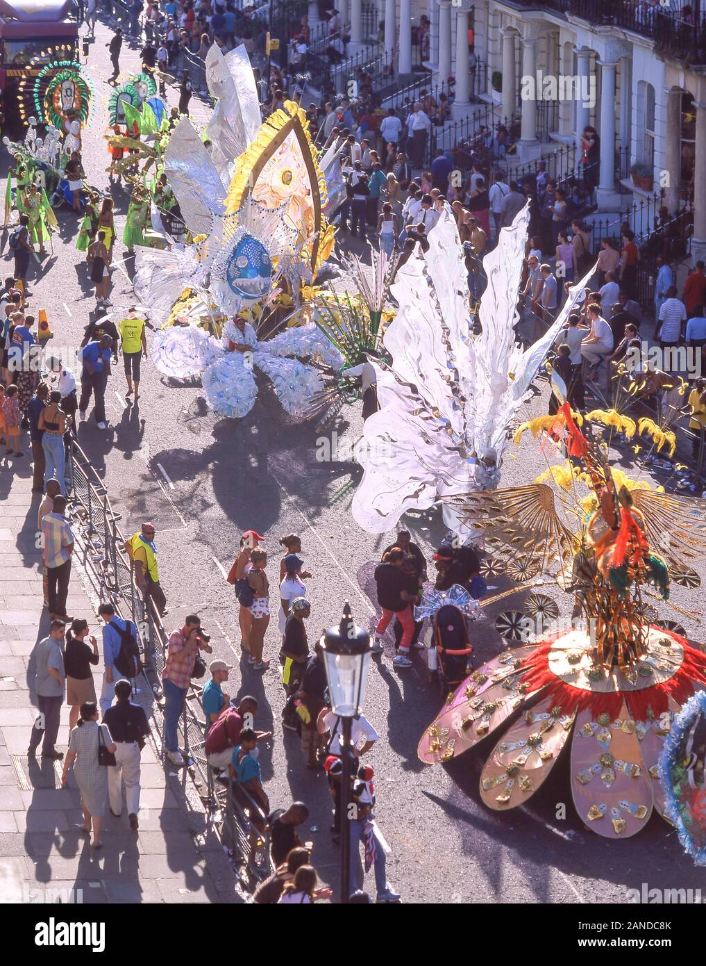 Sfilata di Carnevale a street, carnevale di Notting Hill, Notting Hill, Royal Borough di Kensington e Chelsea, Greater London, England, Regno Unito Foto Stock