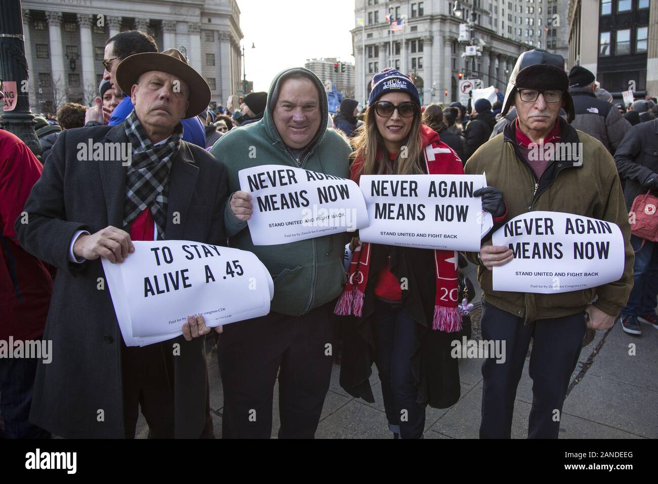 Nessun odio, nessun timore solidarietà ebraica marzo in risposta per le aggressioni antisemite in ed intorno a città attraverso il Ponte di Brooklyn Foto Stock